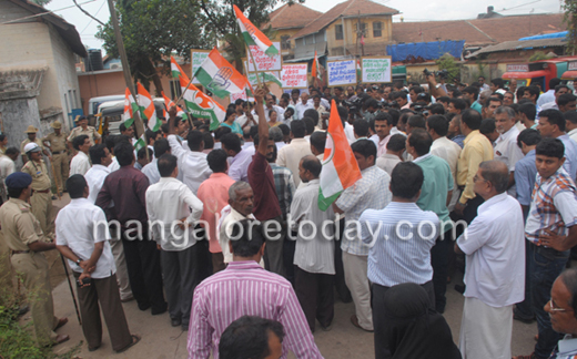 cong protest12may29 3